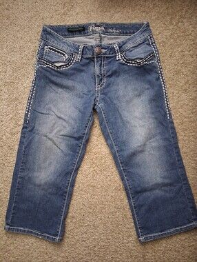 Women's Rock 47 by Wrangler capris